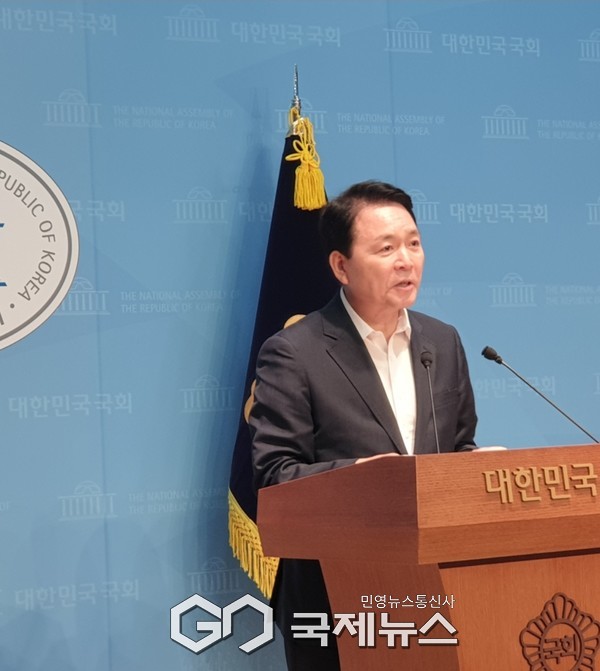 성일종 국회 국방위원장, 14일 국회 소통관에서 기자회견을 열고 최근 북한의 대남 확성기 철거와 관련된 정부 발표에 대해 우려, 국방안보라인 전면 조사 해야... 사진=고정화 기자