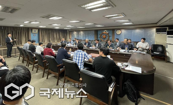 지난 7일 오후, 어시장 2층 소회의실에서 열린 '공동어시장 현대화사업' 협의회 모습