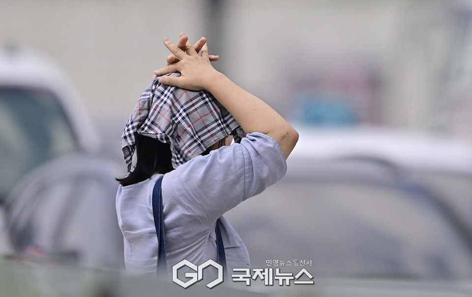 폭염에 갖힌 도심, 분수대에서 더위 잊어요! (사진=안희영 기자)