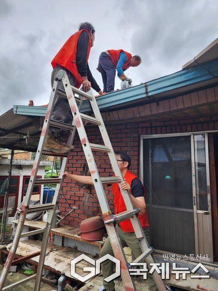 이동읍지역사회보장협의체가 홀몸 어르신의 주거환경 개선을 지원했다.(사진=용인시)