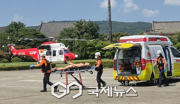 119 응급의료 헬기 이송 훈련이 이뤄지고 있다.(사진=소방청 제공)