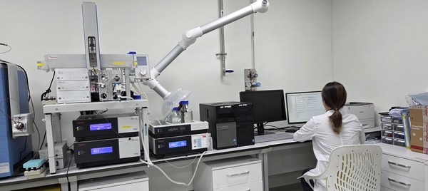 정수장 수질 검사. 사진제공=경기도보건환경연구원