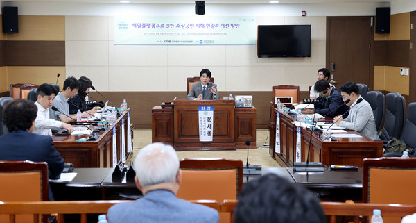 지난 21일 시의회 산경위 회의실에서 열린 ‘2025 인천 소상공인 정책토론회’. 이날 거대 배달플랫폼의 횡포로 피해를 입은 당사자들의 생생한 증언이 빗발쳤다. 사진=인천시의회 