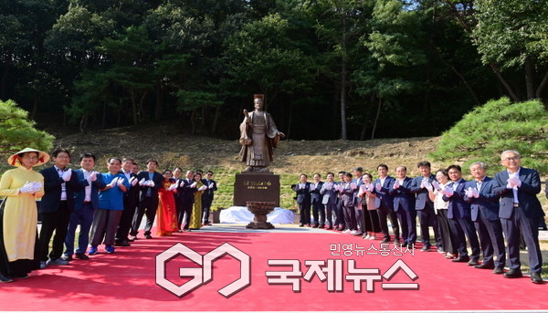 리태조 동상 제막식