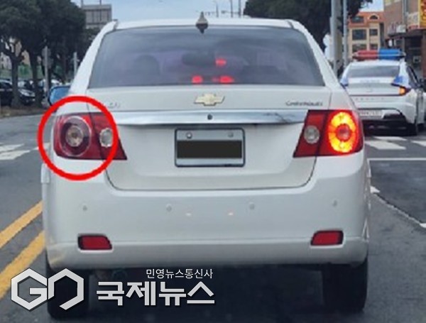 제주시 도로 위에서 불법자동차가 끊임없이 발견되고 있다. 사진은 등화장치 고장 차량.[사진=제주시]
