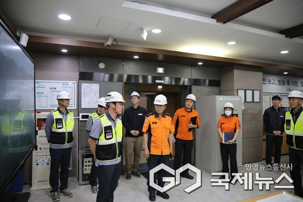 군산소방서는 한국서부발전 군산발전본부를 방문하여 발전소 내 위험물 시설에 대한 안전컨설팅 실시/ 사진=군산소방서