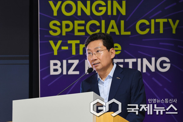 27일 HL인재개발원에서 이상일 시장이 환영사를 하고 있다(사진=용인시)