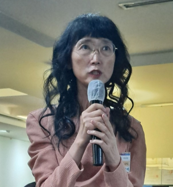 (사진제공=미래경제문화포럼) 질의 하는 이성애 힐링터치커뮤니티 대표/목사