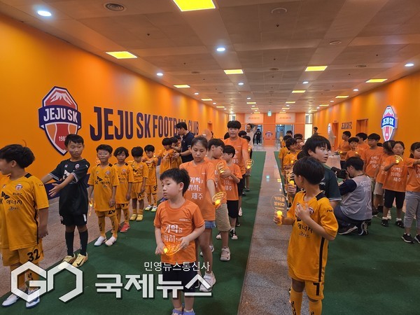 지난 30일 저녁, 제주도와 제주광역치매센터가 제주SK FC-광주FC 홈경기와 함께 마련한 치매 인식개선 캠페인은 단순한 홍보를 넘어, 치매 환자와 가족을 향한 도민의 따뜻한 마음을 하나로 모으는 축제가 됐다.[사진=제주도]