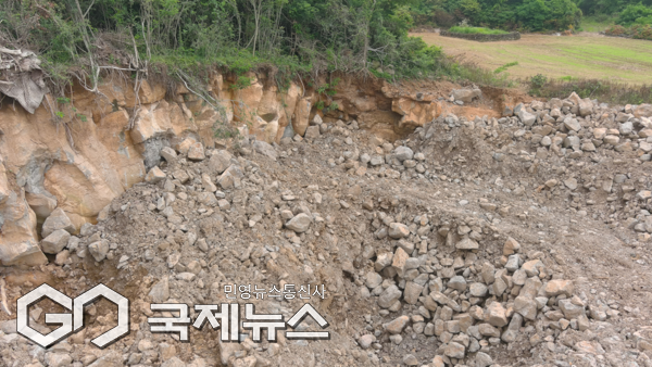 제주 한 석재업체가 3년간 농지에 폐기물 1만 3,000톤을 불법 매립한 사실이 드러났다.[사진=제주도자치경찰단]