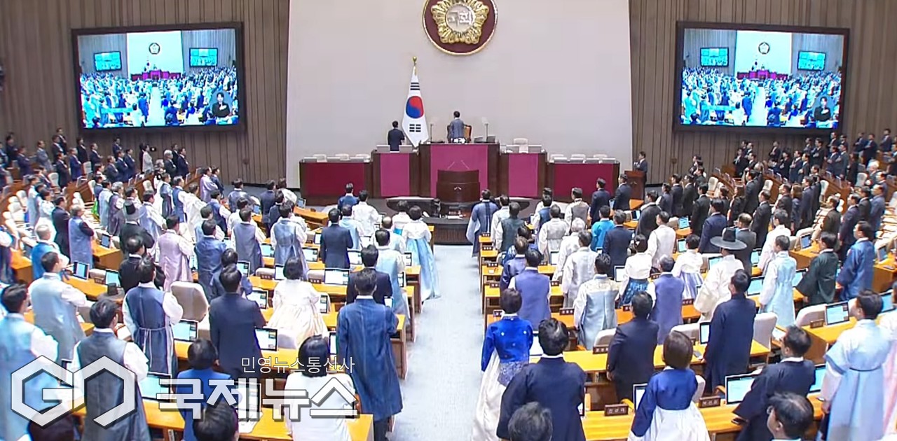 ▲22대 국회는 1일 오후 이재명 정부 출범 이후 첫번째 정기국회 개회식을 열고 각종 개혁 입법과 내년도 예산안을 두고 100일간의 대장정에 돌입했다. 이날 개원식에 한복과 상복의 드레스코드를 보였다./사진=이용우 기자 