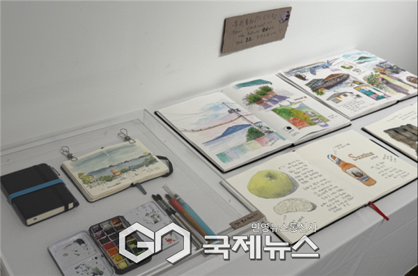 ▲ 동해시 ‘갤러리바란’에서 1일부터 27일까지 (사)한국여행작가협회 소모임 ‘여행과 드로잉’의 단체전 "묵호, 그림으로 만나다"를 개최 사진=동해시