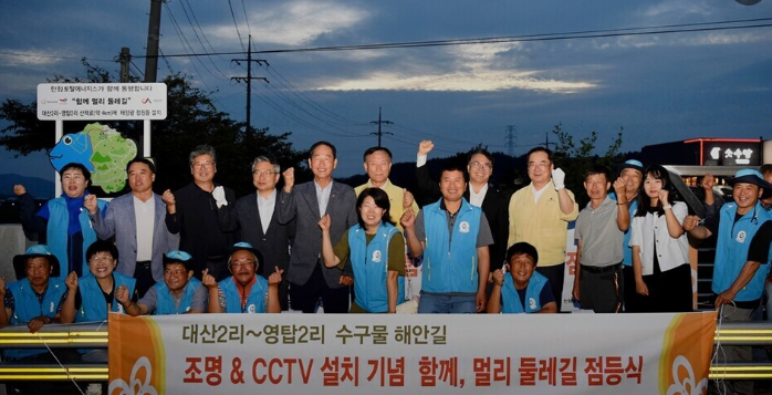 한화토탈에너지스는 서산 대산읍 수구물로 해안산책로 4,000m구간에 정원형 가로등을 설치했다( 사진/한화토탈에너지스)