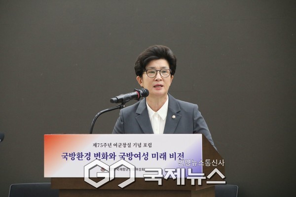 강선영의원, 5일 국회의원회관 제1소회의실에서 ‘국방환경 변화와 국방여성 미래 비전’ 포럼에서 인사말을 하고 있다. 사진=강선영의원