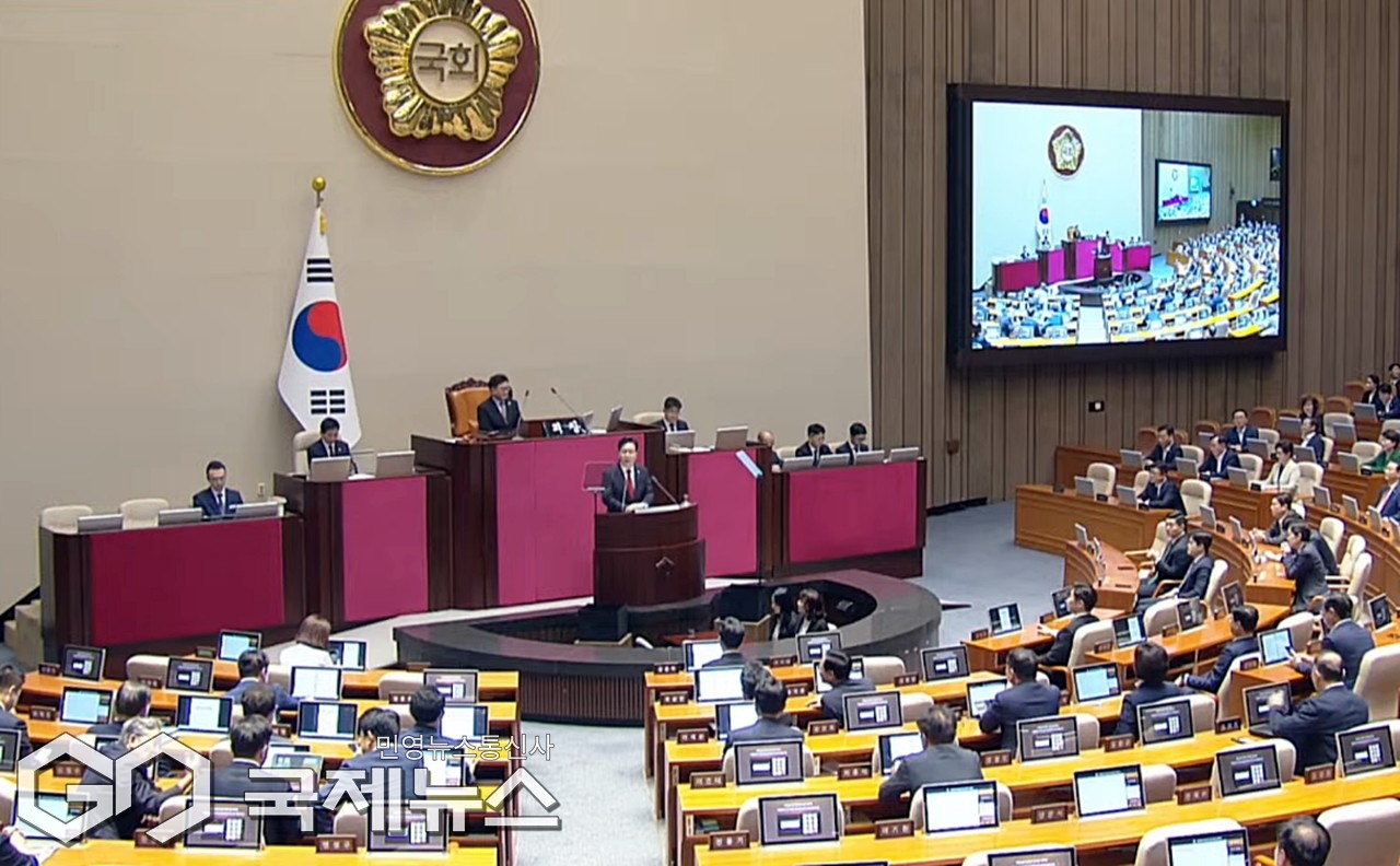 ▲송언석 국민의힘 원내대표는 10일 오전 국회 본회의 교섭단체 대표연설에서 민생을 살피면서 유능한 정책정당으로 거듭나겠다고 약속하고 있다./사진=이용우 기자