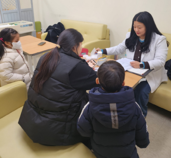 출산 지원 및 상담 모습(사진/무안군)