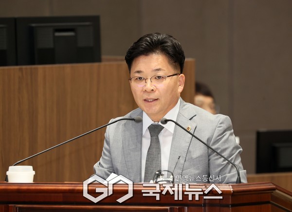 충남도의회 김민수 의원(비례·더불어민주당)은 10일 열린 제361회 임시회 제3차 본회의 도정질문에서 특별재난지역 선포와 관련 ‘이재민 지원 절차 및 지원체계 구축’ 등에 대해 질의했다/충남도의회 제공