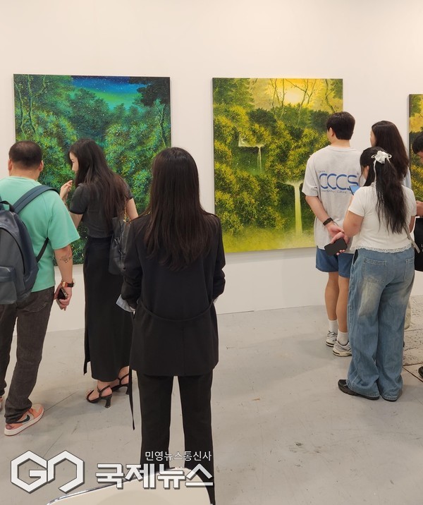 국내 최대 국제 아트페어인 ‘2025 키아프 서울(KIAF SEOUL)’이 지난  7일 서울 코엑스에서 8만 2천여 명의 관람객이 찾은 가운데 성황리에 막을 내렸다.[사진=아트스페이스 H]