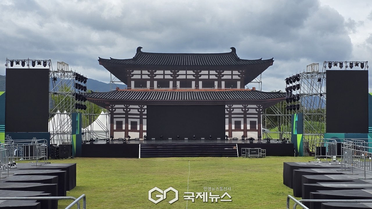 (제공=경주시) 대릉원 동편 쪽샘지구에 설치되는 세계유산축전 경주역사지구 개막식 무대