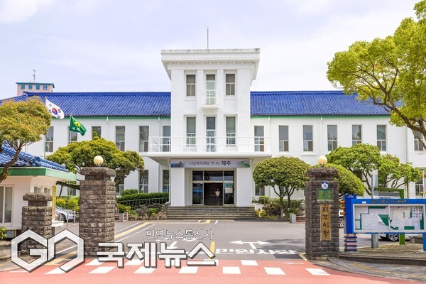 제주시는 추석 명절을 앞두고 시민들이 안심하고 축산물을 구입할 수 있도록 오는 12일부터 다음 달 2일까지 3주간 축산물 위생·유통 합동점검을 실시한다.[사진=제주시청사]