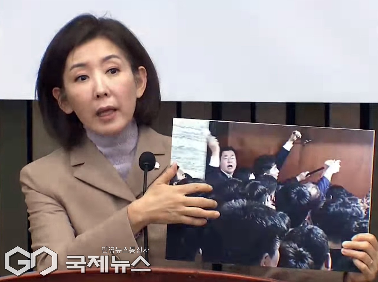 ▲나경원 국민의힘 의원은 16일 오전 국회에서 열린 긴급 의원총회에서 국화 패스트트랙 사건의 본질에 대해 설명하고 있다./사진=이용우 기자 