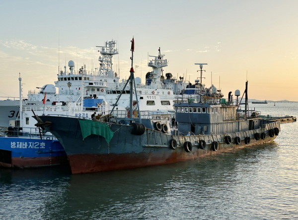 해양경찰 전용부두로 압송된 불법조업 중국어선 (사진=서해5도특별경비단)
