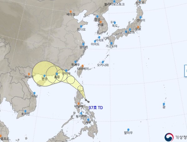 37호 열대저압부는 24시간 이내에 제17호 태풍(MITAG)으로 발달될 것으로 예상된다. 예상진로는 필리핀 마닐라인근에서 홍콩방향으로 이동중이다. (사진=기상청 제공)