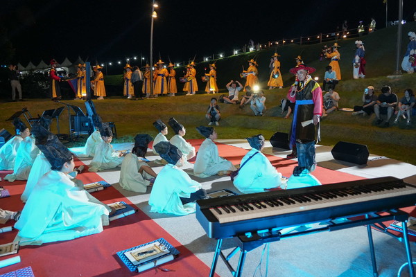서천군이 국가유산 활용사업 공모에서 6개 사업이 선정돼 고택 활용사업과 한산읍성 야행사업 등 다양한 문화유산 사업들이 더욱 풍성해질 전망이다. 사진은 한산야행 행사 장면. (사진/서천군 제공) 