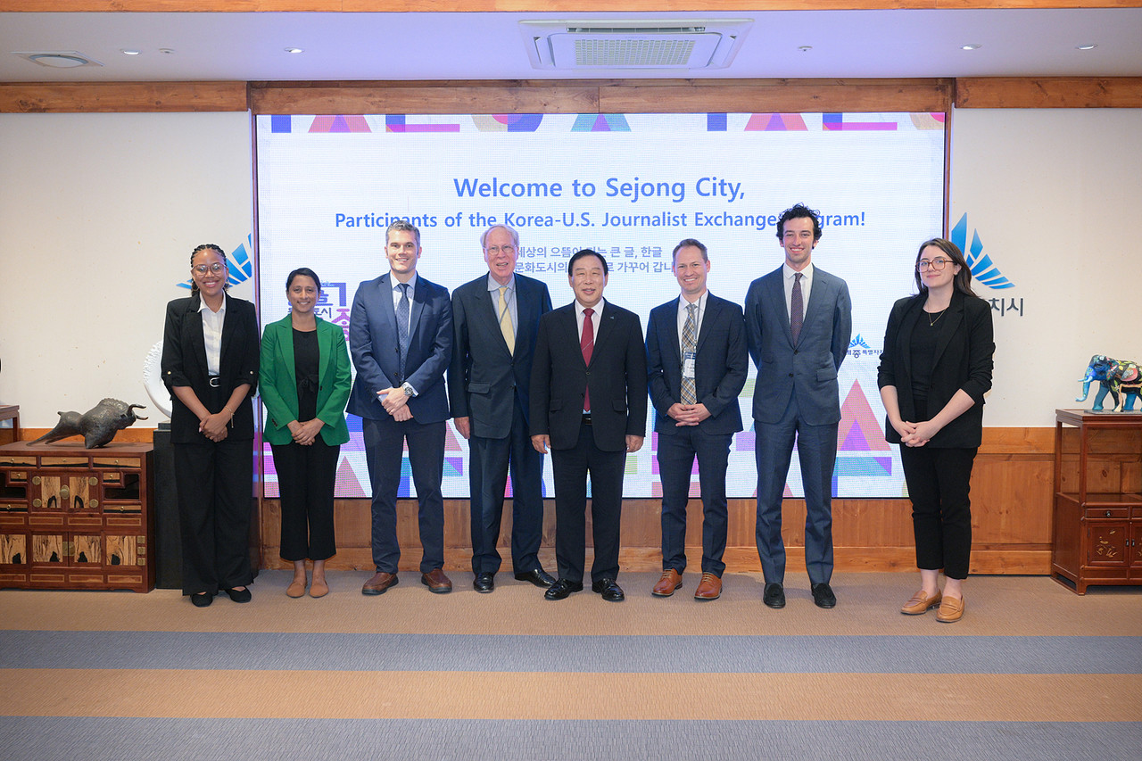 최민호 시장은 외신 기자단을 맞아 한글문화도시 세종의 국제화에 심도 있는 대화를 나눴다.(세종시)