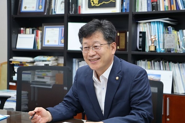 (사진=안호영의원실)국회 환경노동위원회 안호영 위원장