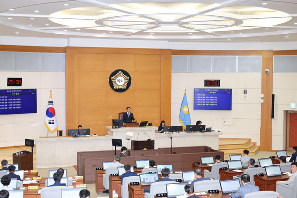  포항시의회는 17일 오전 제325회 임시회 제2차 본회의를 열고 ‘시정에 관한 질문’을 진행했다. (사진 = 강동진 기자)