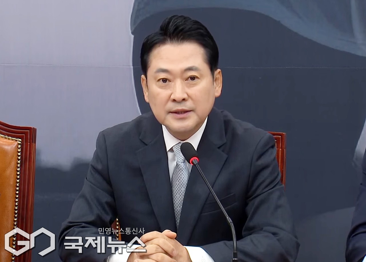 ▲장동혁 국민의힘 대표느 18일 오전 국회에서 최고위원회의를 주재하며 국민이 잠시 맡긴 권한을 일당독재를 위한 헌법 파괴에 남용하는 것은 용납하지 말아야 한다며 국민들께 호소하고 있다./사진=이용우 기자 