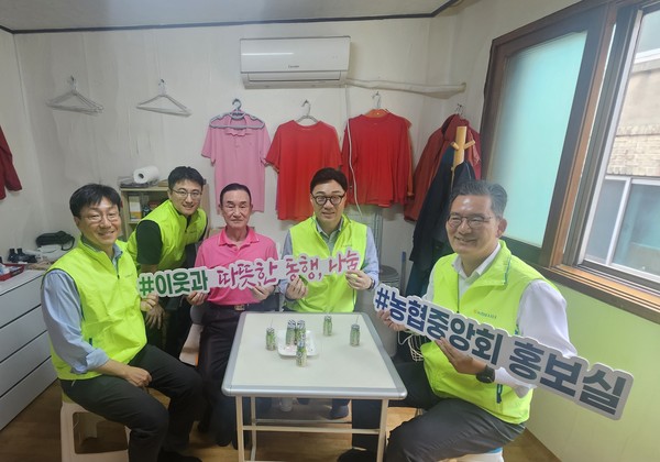 농협중앙회 홍보실, 연필심봉사단_,국가유공자 가정 위문 활동 전개(사진=농협중앙회)