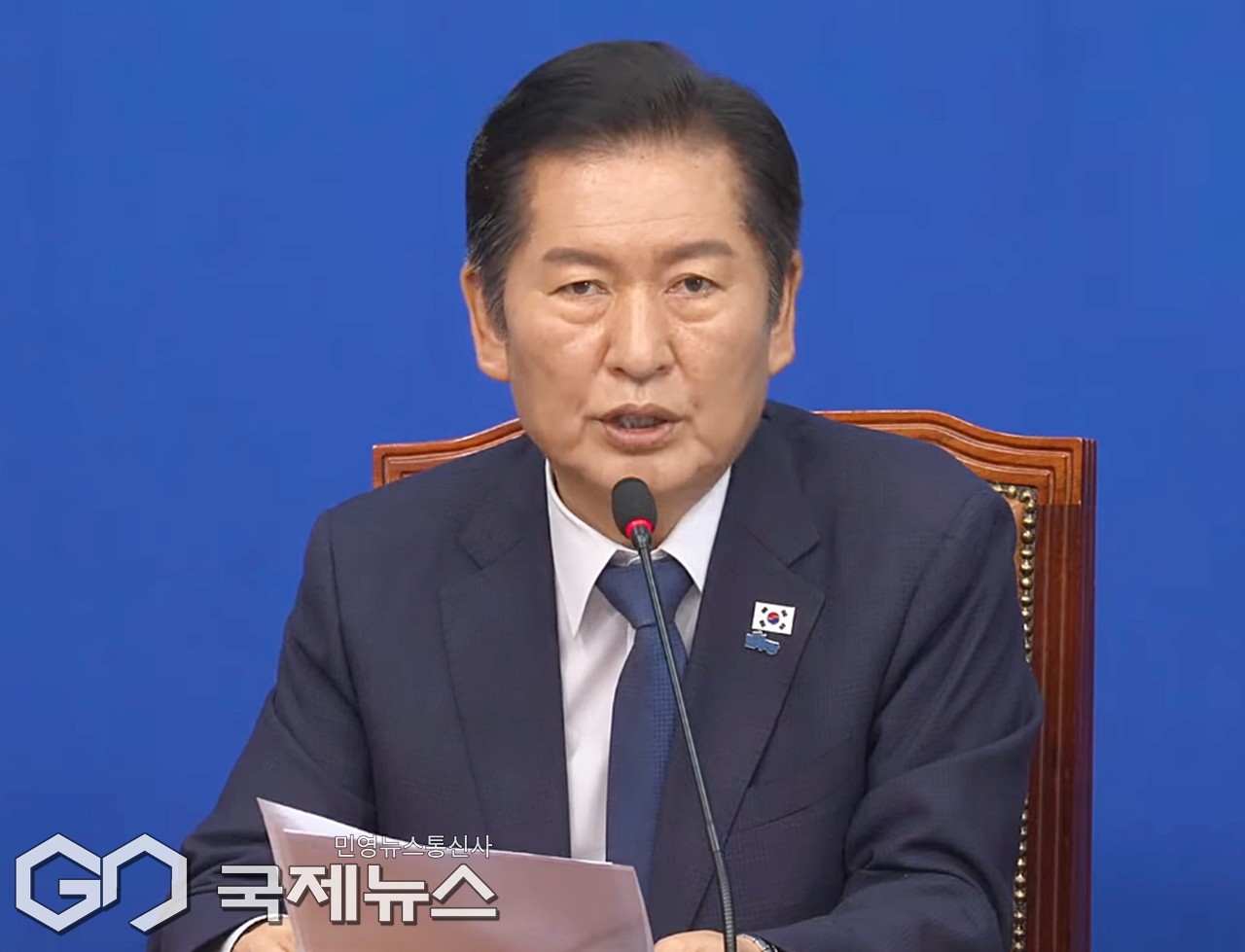 ▲정청래 더불어민주당 대표는 19일 오전 국회에서 최고위원회의를 주재하며 더불어민주당 창당 70주년 역사를 만들어준 국민과 당원들께 깊이 감사의 뜻을 전하고 있다./사진=이용우 기자