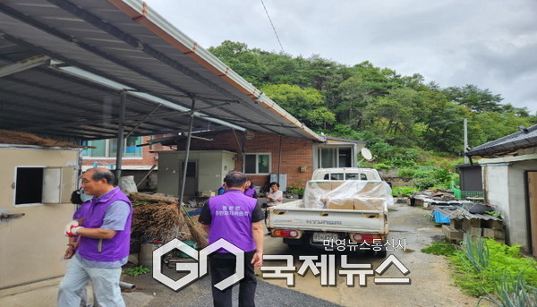 평은면 주민자치위원회 지난 18일부터 19일까지 소외계층 42가구 대상 거주환경 개선에 나섰다