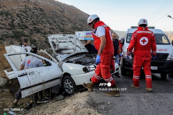 레바논 응급 구조대원들과 보안군 대원들(위 사진은 기사 내용과 무관함). 사진제공/AFP통신