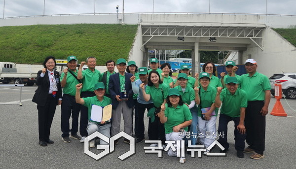 평은면 주민자치센터, ‘한궁’으로 3년 연속 우승 단체기념사진