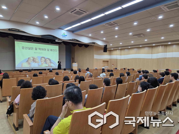 (사진제공/밀양시) 밀양시청 대강당에서 22일 진행된 신중년 아르바이트사업 참여자 안전보건교육 모습.