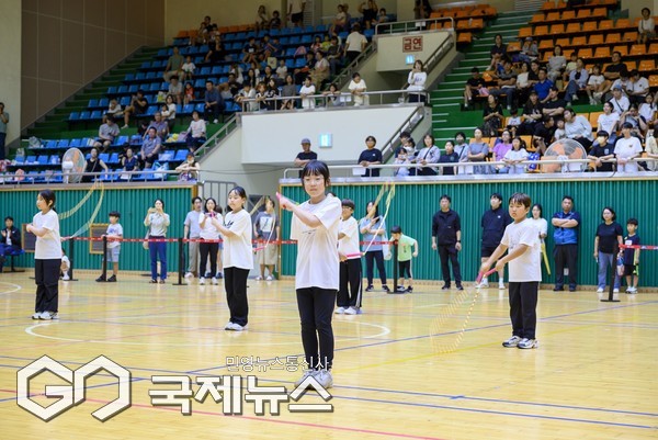서귀포시가 주최하고 서귀포시줄넘기협회(회장 김인옥)가 주관하는 ‘제3회 서귀포시 꿈나무 줄넘기대회’가 오는 27일 서귀포 다목적체육관에서 열린다.[사진=서귀포시청]