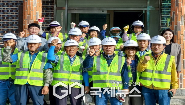 평은면 지곡2리주민 주요도로변 추석맞이 환경정비 단체사진