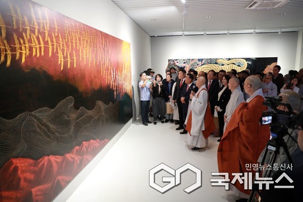 (사진제공=울산시) 성파스님 옻칠 한국화 사제전 개막식