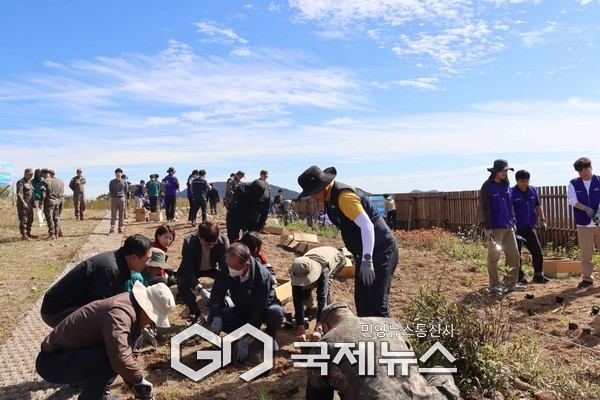 자생식물 식재.(사진제공.국립수목원)