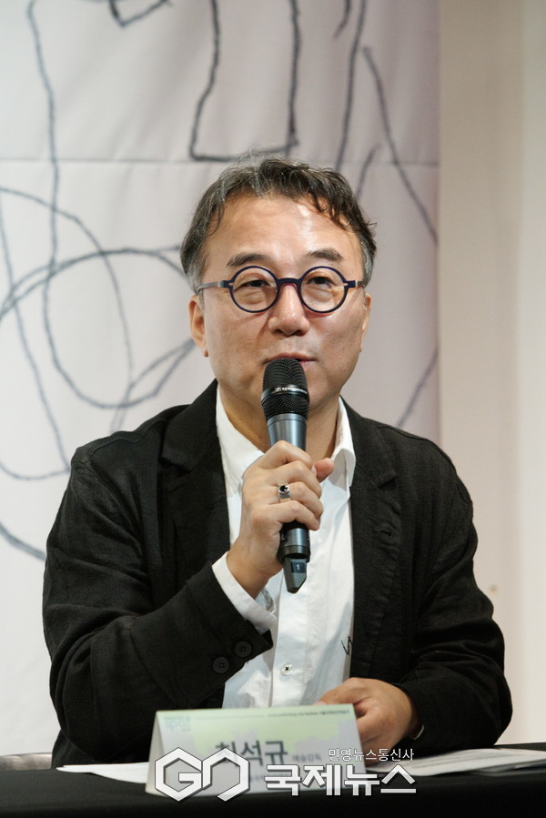 제25회 서울국제공연예술제 기자간담회 현장사진 최석규 예술감독 [사진제공=SPAF]