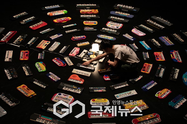 제25회 서울국제공연예술제 아수나 100개의 키보드 공연 사진 [사진제공=SPAF]