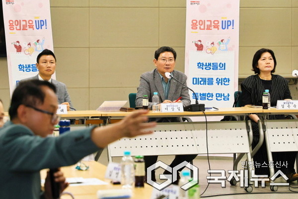 이상일 용인특례시장은 25일 처인·기흥 중학교 학교장들과 교육환경 개선을 위한 간담회를 진행했다(사진=용인시)