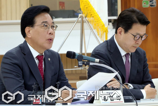 ▲ 국민의힘 송언석 원내대표는 29일 인천 현장 최고위원회의에서 “의회민주주의가 무너지고 있다”며 더불어민주당의 입법 독주와 법사위 운영을 강하게 비판했다.특히 국회 증감법 개정안 수정안을 두고 “‘개선’이 아닌 ‘개악’이며, 법사위원장에게 고발권을 몰아주는 ‘더 센 추미애법’”이라고 비판 사진=이용우기자