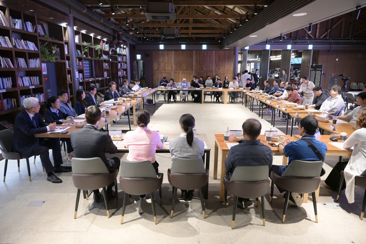 간담회는 고금리와 물가 상승, 임대료 부담 등으로 어려움을 겪는 소상공인들의 목소리를 현장에서 직접 듣고 세종시 현안과 지원 대책을 논의했다(세종시)