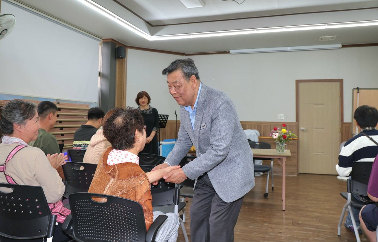 태안군 장애인 가족지원센터를 방문 따뜻한 명절을 격려 했다(태안군)