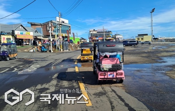 제주도가 우도 내 미등록 전동카트 불법 운행이 계속되자, 10월 한 달간 특별점검을 연장하고 부당이익 환수·차량 몰수 등 강력한 법적 조치에 나선다. 단순한 계도 차원을 넘어선 ‘강수’다.[사진=제주도]