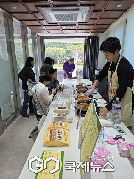 노인의날 기념행사 플라하반 건강 간식 시식 [사진제공=은곡시니어센터]